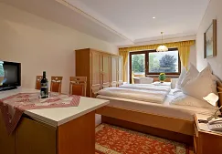 2_gaestehausbendlerkirchdorfdorfplatz18elisabethbendlerzimmer2schlafzimmer.jpg